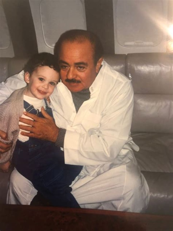 Adnan Khashoggi Biography - Facts, Childhood, Family Life & Achievements