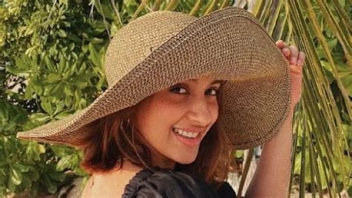 Akansha Ranjan Kapoor Shows Off Amazing Body in New Paradise Photo — Celebwell