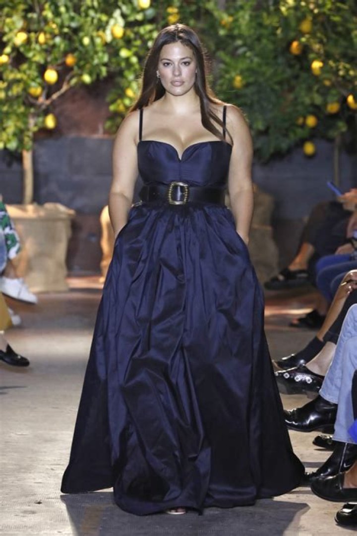 Ashley Graham in Bathing Suit is "Turning Up the Heat" — Celebwell