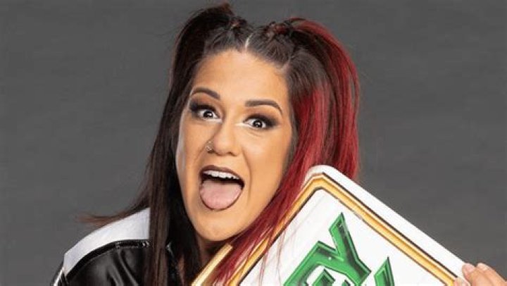 Bayley in Two-Piece Workout Gear Got Ready for "Wrestlemania"