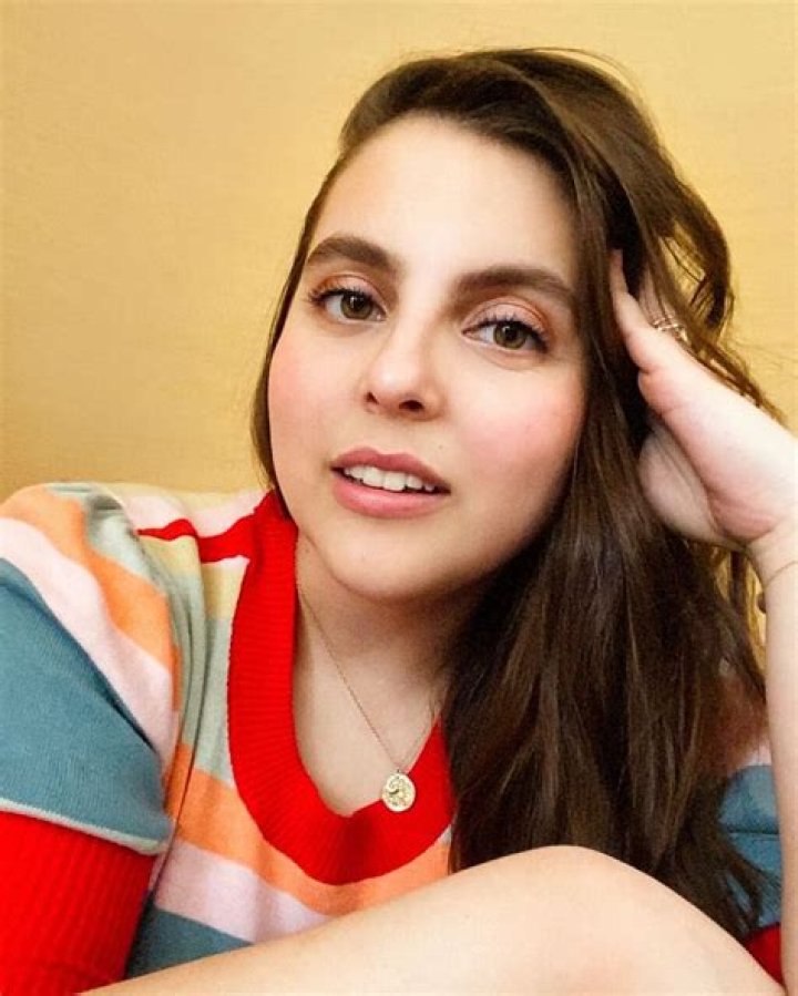 Beanie Feldstein Biography – Facts, Childhood & Life of the Actress