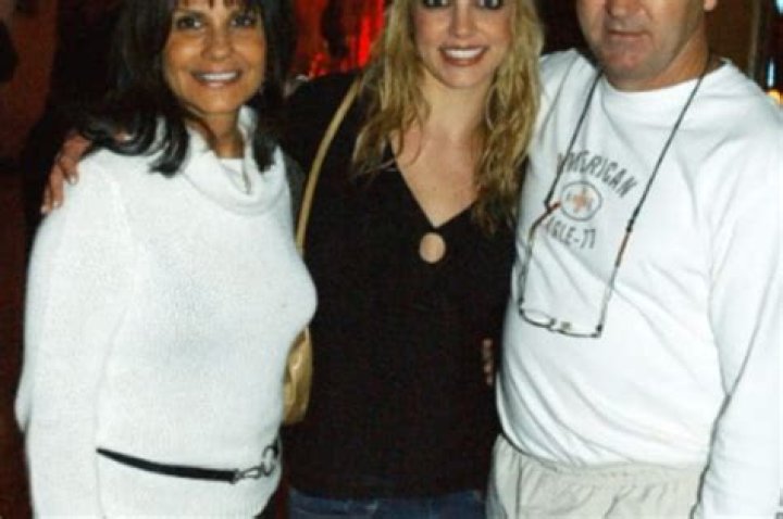 Britney Spears Wears Her Grandmother’s Bathing Suit In Raw, Unedited Photos