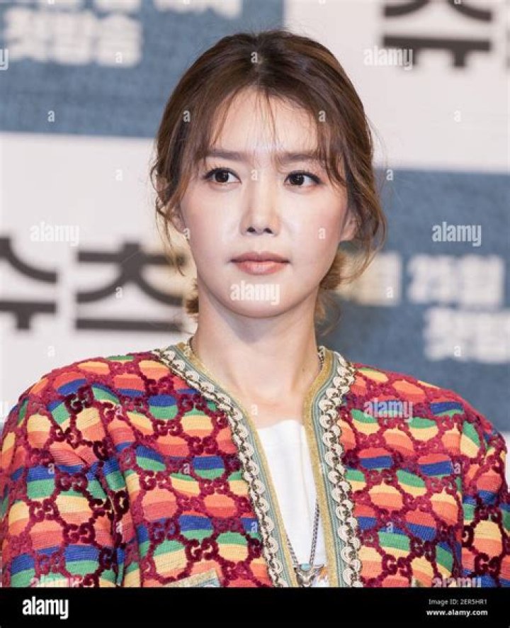 Chae Jung-an Biography - Facts, Childhood, Family & Achievements of South Korean Actress & Singer