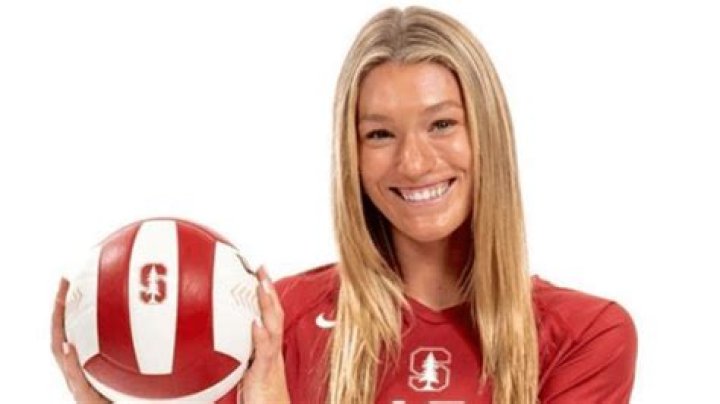 College Volleyball Star Kendall Kipp Shares Swimsuit Photo From “Paradise”