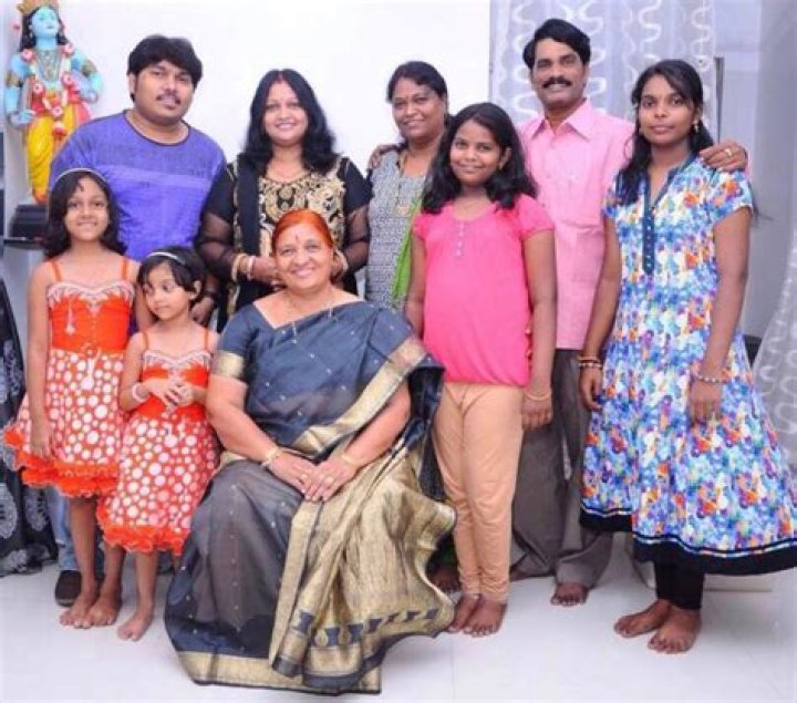 Dinesh Karthik Biography - Facts, Childhood, Family Life & Achievements