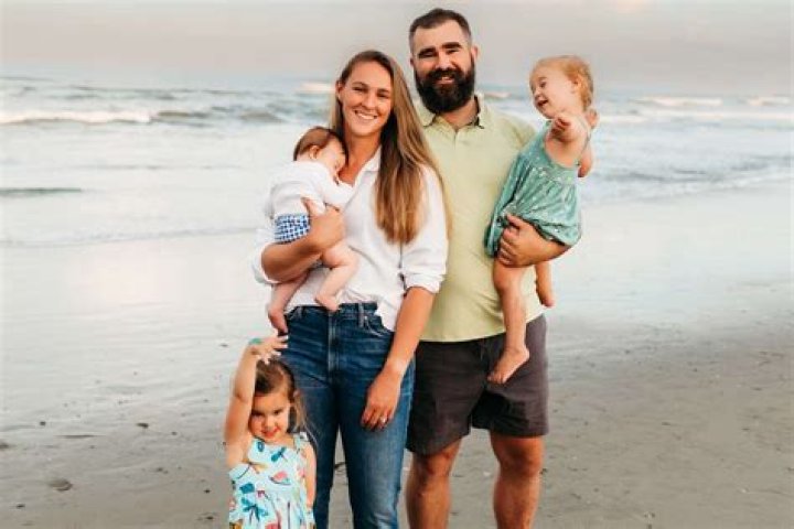 Duane Brown contract, salary, team, net worth, wife, kids, Instagram