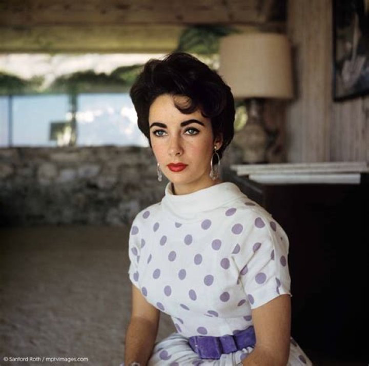Elizabeth Taylor Biography - Facts, Childhood, Family Life & Achievements