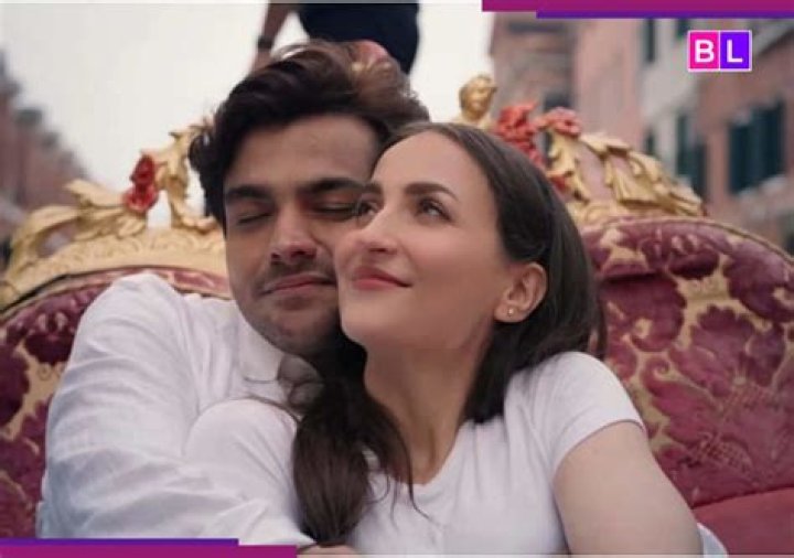 Elli AvrRam in Bathing Suit Says "Let's Get Tropical" — Celebwell