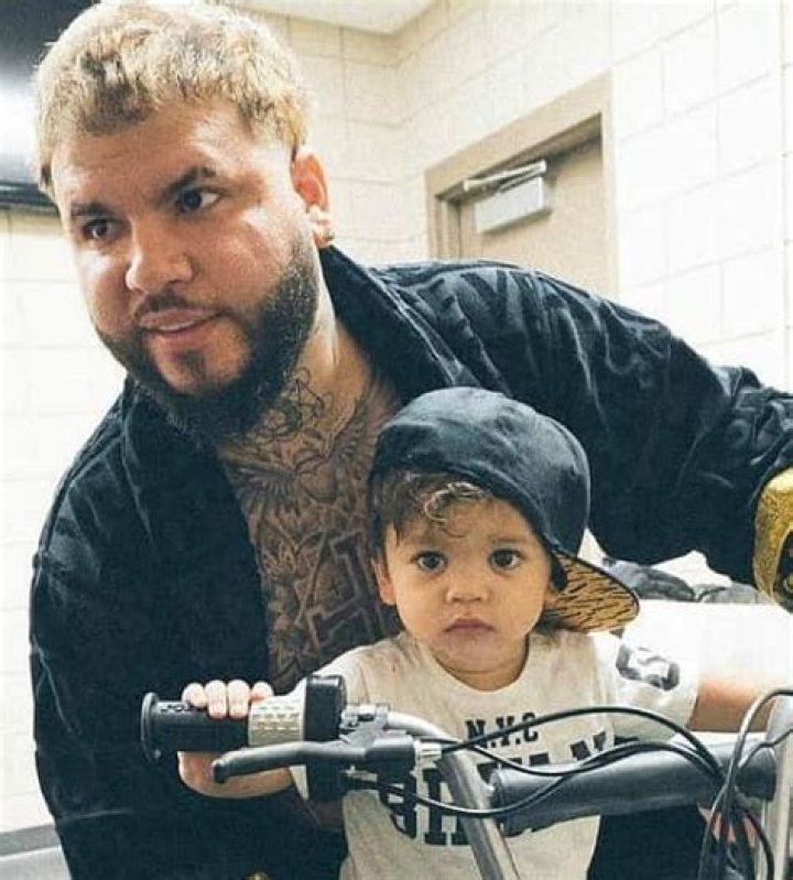 Farruko Biography - Facts, Childhood, Family Life & Achievements