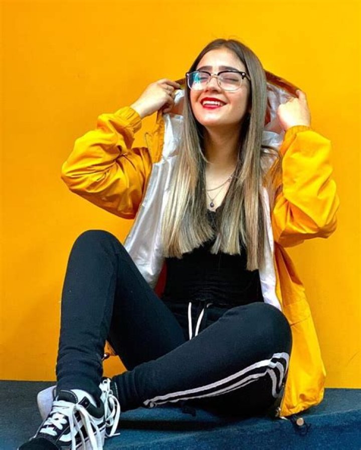 Fernanda Villalobos [iamferv] Wiki, Boyfriend, Height, Age & More