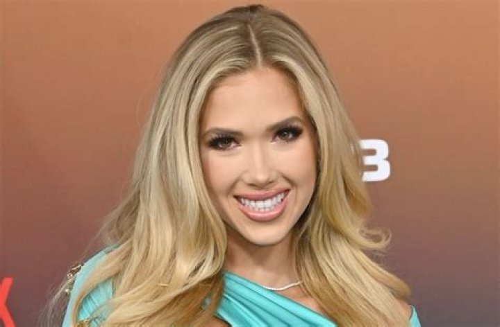 Gracie Hunt in Swimsuit Reveals “Better Habits” for New Year