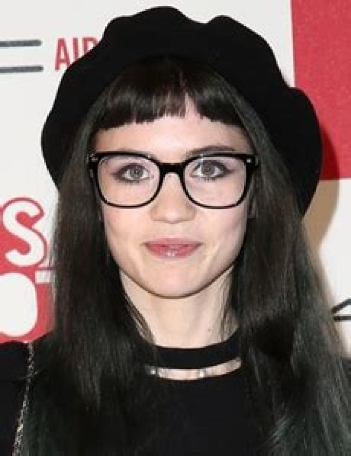 Grimes Body Measurements Height Weight Bra Size Stats Facts
