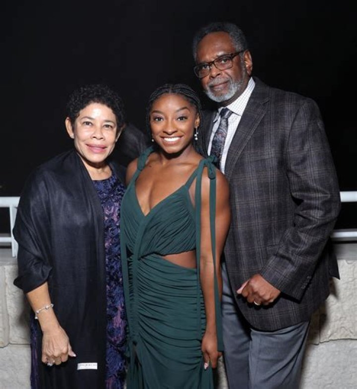 Halle Bailey Biography - Facts, Childhood, Family Life & Achievements