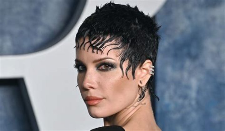 Halsey Shares Swimsuit Photo Saying "Be Sweet" — Celebwell