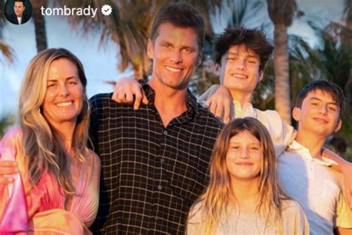 How are Mack and Brady related? – Celebrity