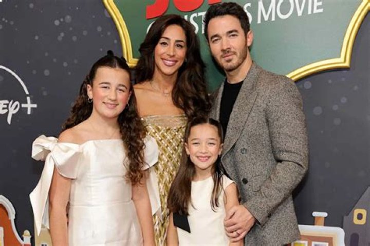 How many children do each of the Jonas Brothers have?