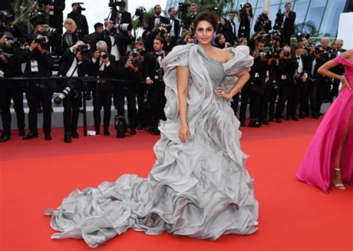 Huma Qureshi in Bathing Suit Celebrates "Birthday Month" — Celebwell