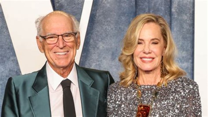 Is Jimmy Buffett Warren Buffett's brother?