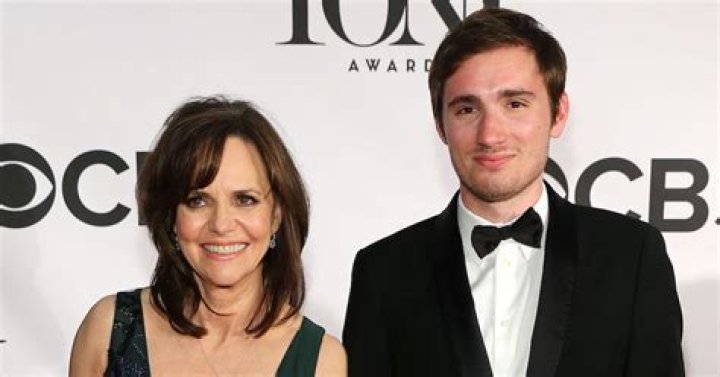 Is Sally Fields married today? – Celebrity