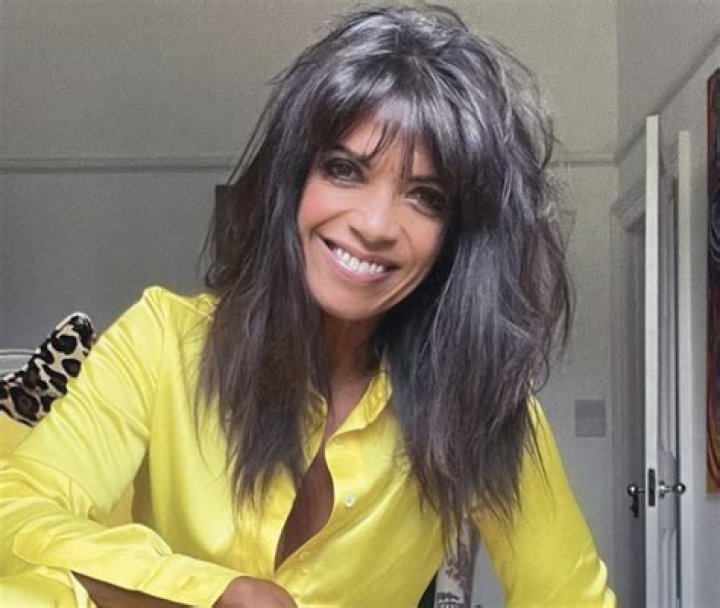 Jenny Powell in Bathing Suit is "Waiting for the Rays" — Celebwell