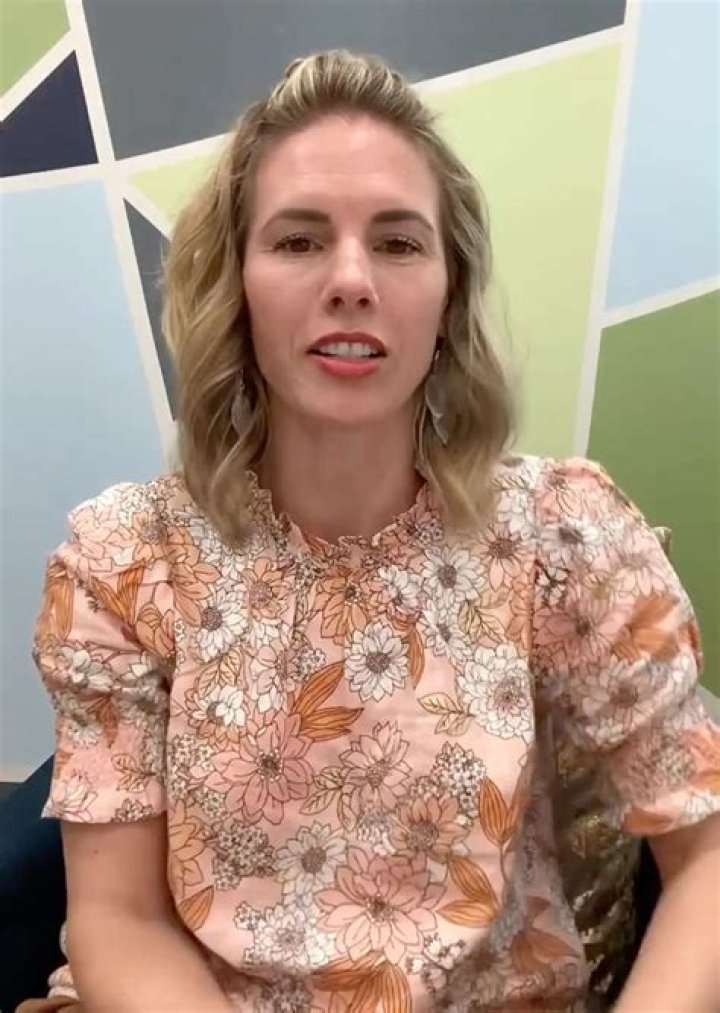 Julia Chow – Bio, Facts, Family Life of Vlogger & Actress