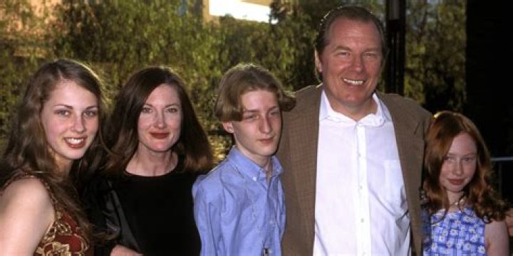 Len Cariou family, wife, children, parents, siblings