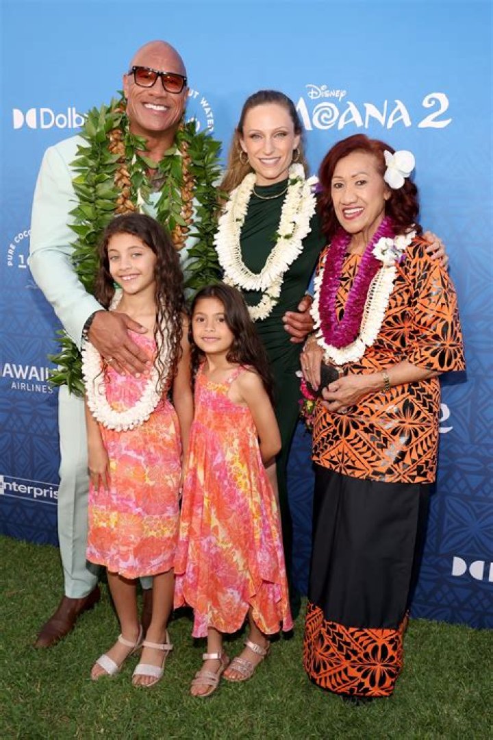 Lisa Dwan family, husband, children, parents, siblings