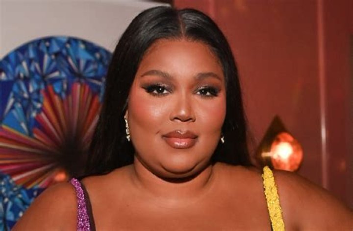 Lizzo in Bathing Suit is "Pretty" — Celebwell