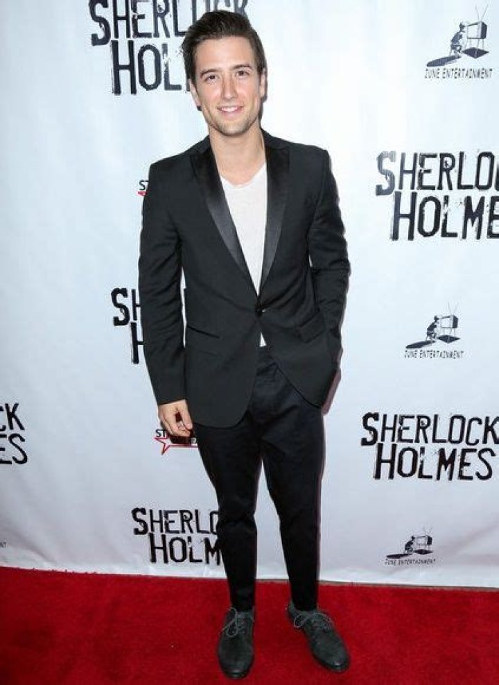 Logan Henderson Height Weight Body Measurements Shoe Size Facts Bio