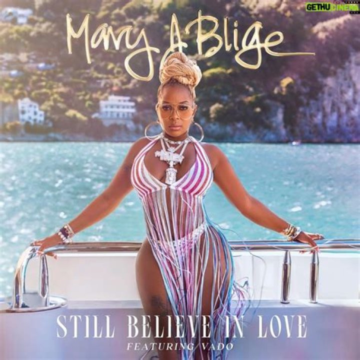 Mary J. Blige Shares Swimsuit Photos Saying "Everything's Looking Up"