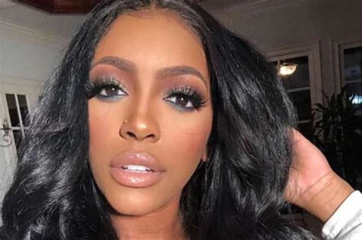 Porsha Williams Looks Better Than Ever In A Silver Tight Dress During Ultimate Women’s Expo – See The Videos And Pics – Dennis McKinley’s Heart Is Probably Skipping A Beat