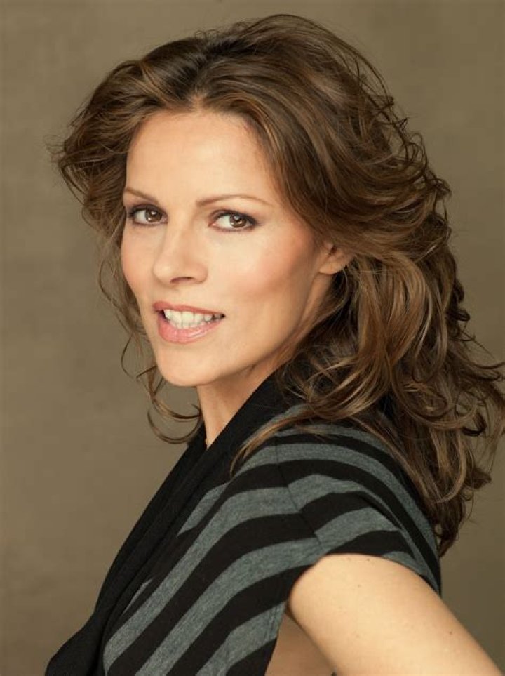 Raquel Welch Biography - Facts, Childhood, Family Life & Achievements