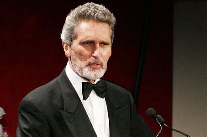 Robert Wolders Biography - Facts, Childhood, Family Life & Achievements