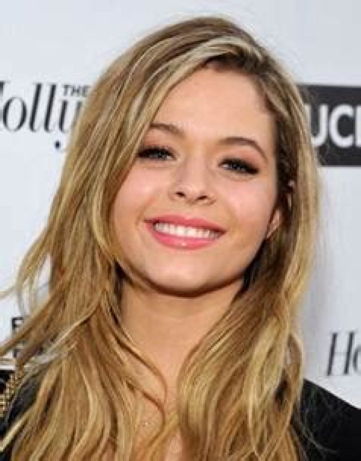 Sasha Pieterse Body Measurements Bra Size Height Weight Age Shoe Shape Stats