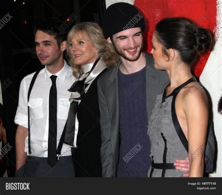 Scott Mechlowicz Biography – Facts, Childhood, Family Life, Achievements