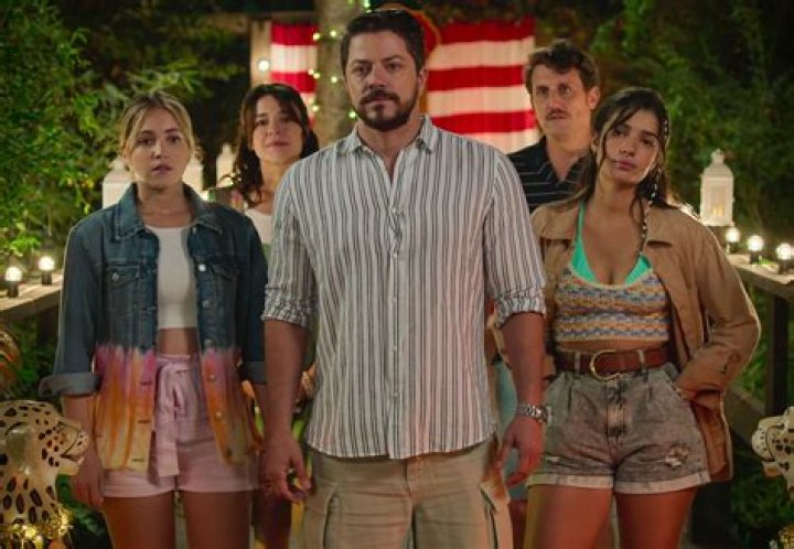 Secrets of Summer Actress Abril Di Yorio Wiki, Age, Height & Boyfriend