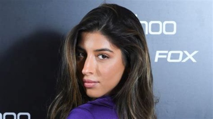 Shannon Singh in Bating Suit Says "I Feel Bonita" — Celebwell