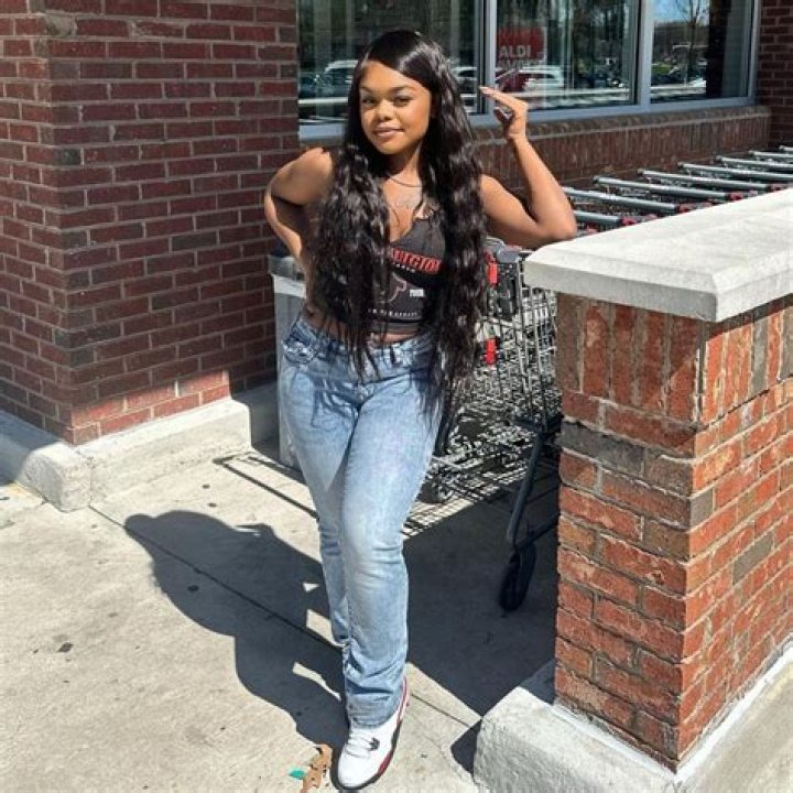 Teen Mom's Kiaya Elliott Shares Swimsuit Photo of Weight Loss