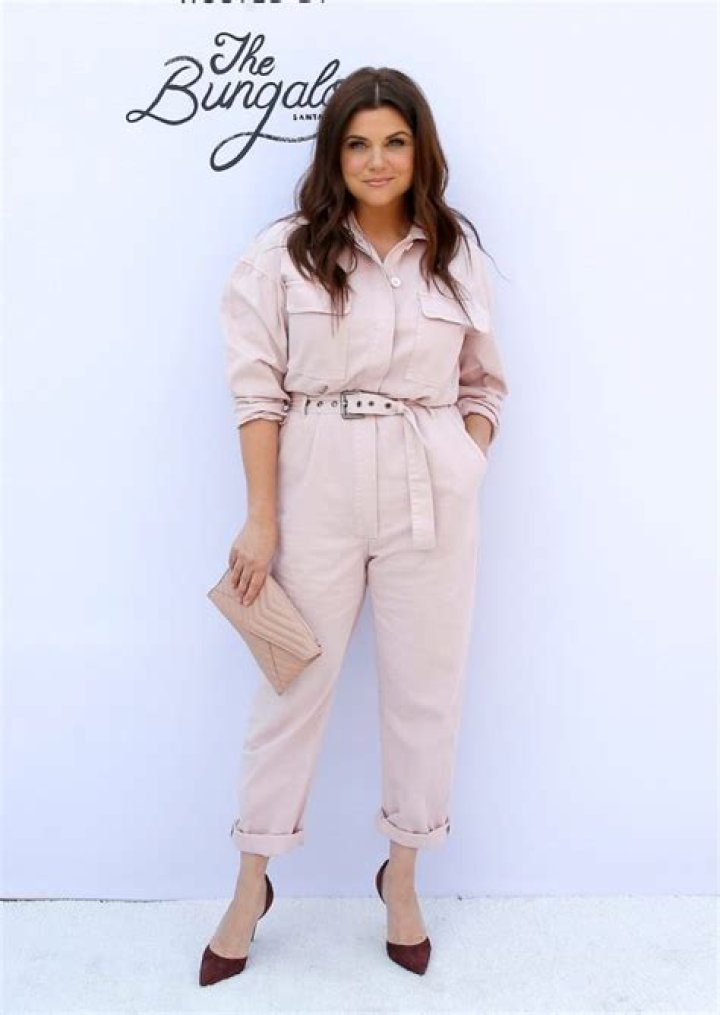 Tiffani Thiessen in Bathing Suit is "Making it Look Easy" — Celebwell