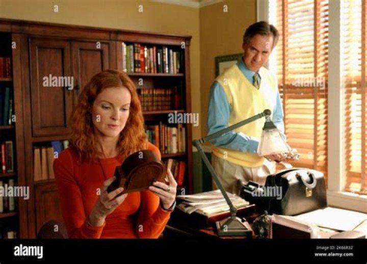 Tom Amandes Joins Arrow Season 4 As The Calculator