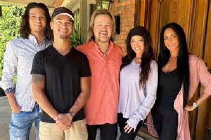 Travis Tritt Biography - Facts, Childhood, Family Life & Achievements