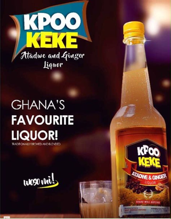 VIDEO: Stonebwoy feeds fans with Kpoo Keke drink while performing on stage