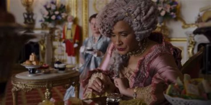 What does the Queen sniff in ‘Bridgerton?’ The snuff, explained
