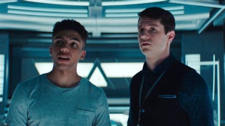 Who is Robin’s boyfriend in ‘Titans’ season 4?