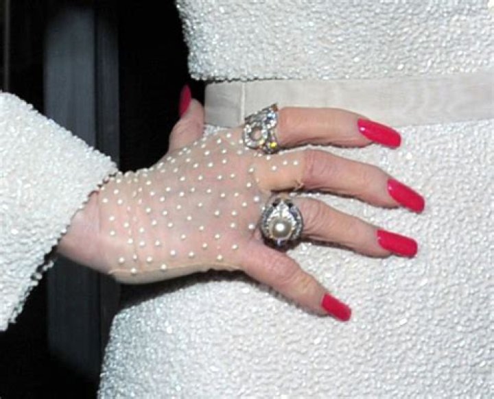 Why Does Dolly Wear Gloves? – Celebrity